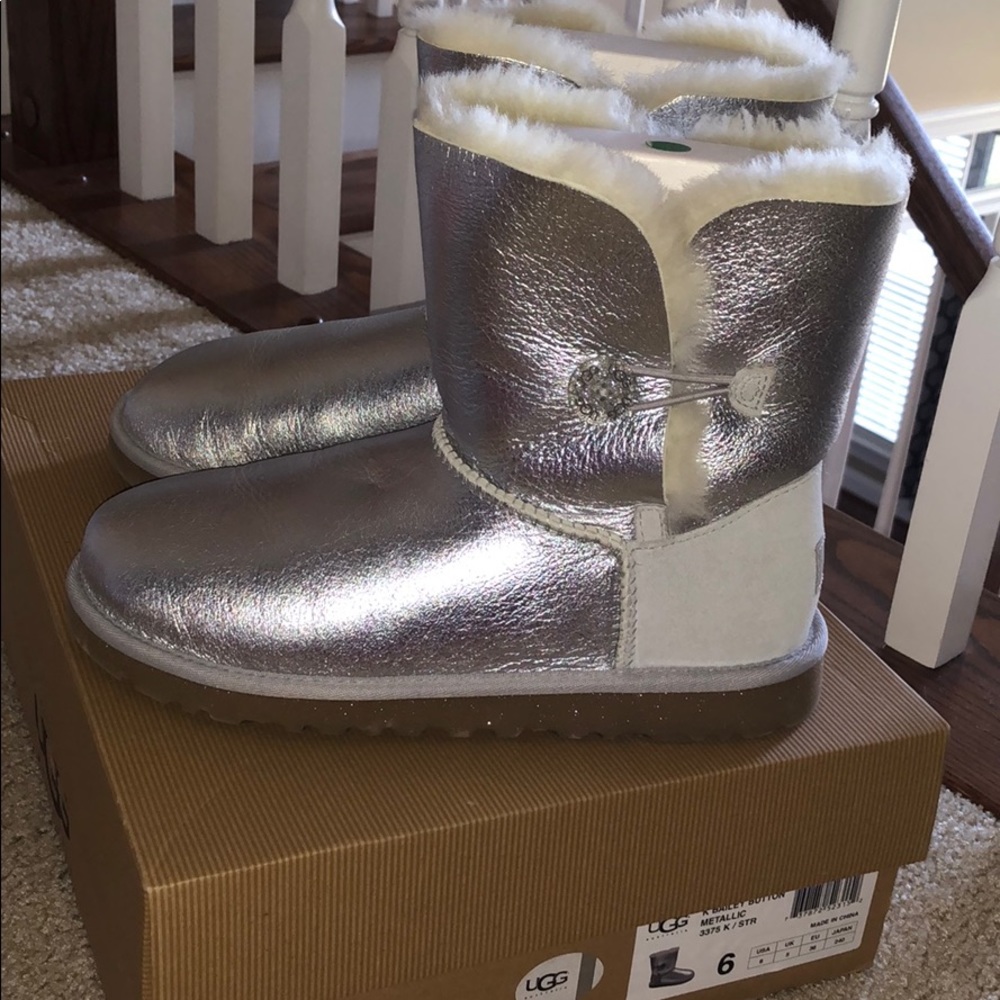 UGGS!!! Silver metallic. Bailey button. Short.